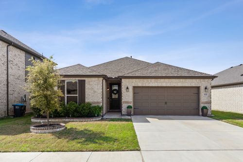 132 Plumed Thistle Dr, Fort Worth, TX, 76131-1696 | Card Image