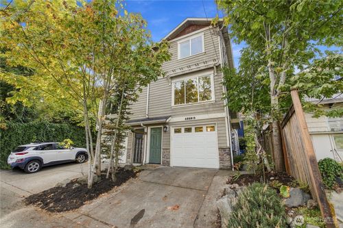 b-5252 12th Ave Ne, Seattle, WA, 98105-3548 | Card Image