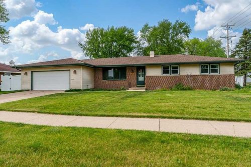 1913 Black Bridge Rd, Janesville, WI, 53545-1207 | Card Image