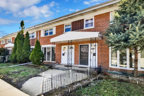apt-e-8852 Robin Dr, Des Plaines, IL, 60016-5481 | Card Image
