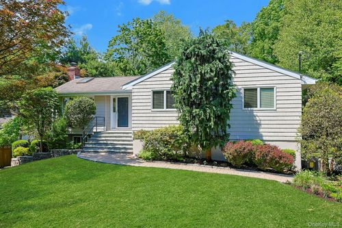 20 Robbins Rd, Pleasantville, NY, 10570-2444 | Card Image