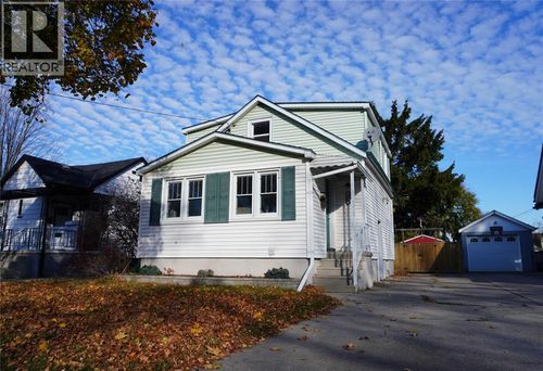 {{alt}} | Card Image