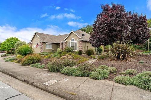 6252 Meadowstone Dr, Santa Rosa, CA, 95409-5880 | Card Image