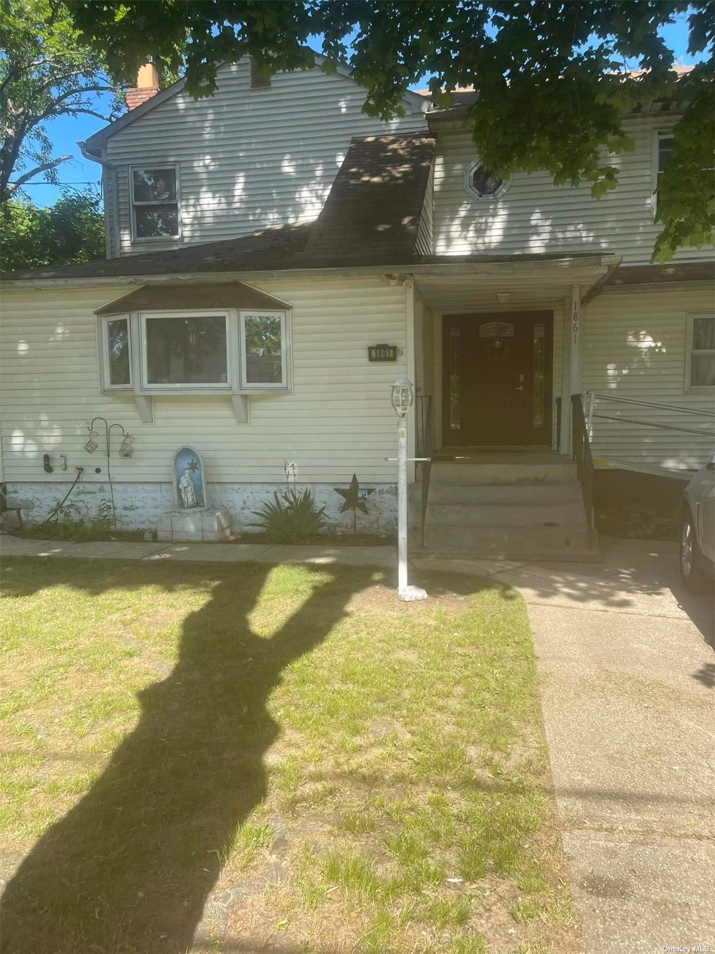 Heckscher Ave, Bay Shore, NY 11706