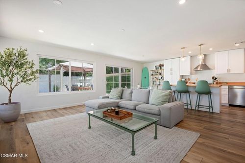 5677 Slicers Cir, Agoura Hills, CA, 91301-1947 | Card Image