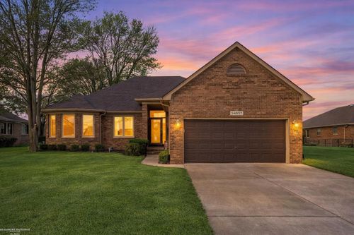 54537 Pine St, New Baltimore, MI, 48047-5571 | Card Image