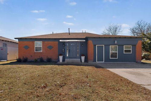 9526 Castlefield Dr, Dallas, TX, 75227-8128 | Card Image