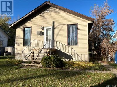 907 106th Ave, House other with 3 bedrooms, 1 bathrooms and null parking in Tisdale SK | Image 2