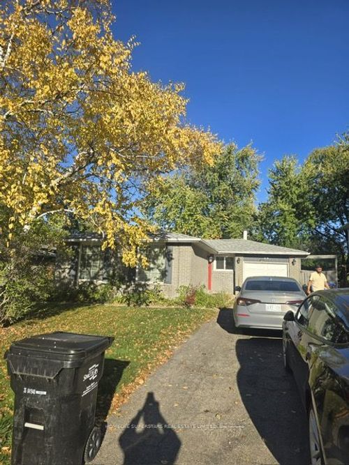 73 Adeline Ave, Tottenham, ON, L0G1W0 | Card Image