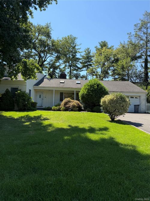 60 Oaktree Ln, Manhasset, NY, 11030-1705 | Card Image