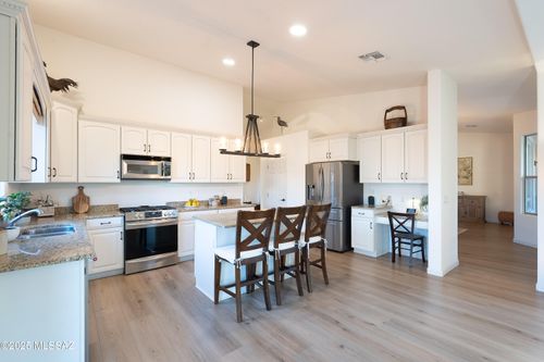 829 E Hickman Dr, Oro Valley, AZ, 85755-5886 | Card Image