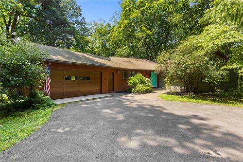 87 Farm Brook Dr, Rochester, NY, 14625-1520 | Card Image