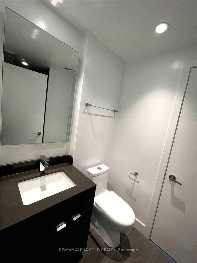 1905 - 7 Grenville St, Condo with 2 bedrooms, 2 bathrooms and null parking in Toronto ON | Image 11