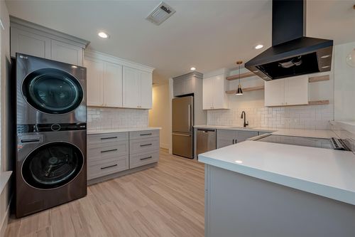 915 Adele St, Houston, TX, 77009-2409 | Card Image