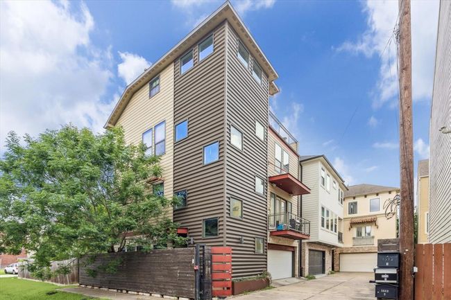 Quiet and private 3-home community with easy access to all Houston has to offer! | Image 29
