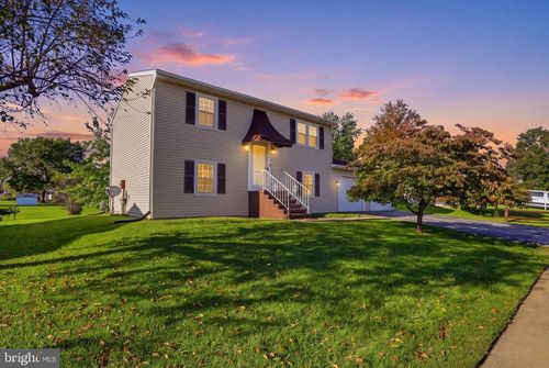 2343 Heather Rd, YORK, PA, 17408-4325 | Card Image