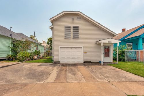 3515 Avenue S, Galveston, TX, 77550-8837 | Card Image
