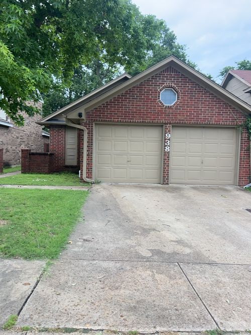 938 Gable Ave, Duncanville, TX, 75137-3557 | Card Image