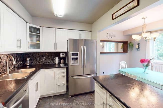 4 - 179 Ferguson Dr, Condo with 3 bedrooms, 2 bathrooms and 1 parking in Woodstock ON | Image 9