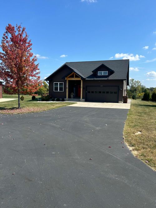 8895 S Airport Rd, Dewitt, MI, 48820-9192 | Card Image