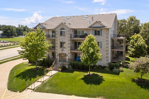 4-3203 Holiday Ct, Bettendorf, IA, 52722-6731 | Card Image