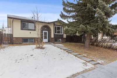 76 Applewood Dr Se, House detached with 4 bedrooms, 2 bathrooms and 2 parking in Calgary AB | Image 3