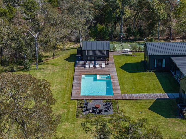 830 S Weyand Rd, Home with 4 bedrooms, 6 bathrooms and null parking in Round Top TX | Image 33