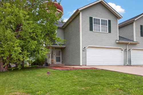 905 Taylor Ln, Le Roy, IL, 61752-1677 | Card Image