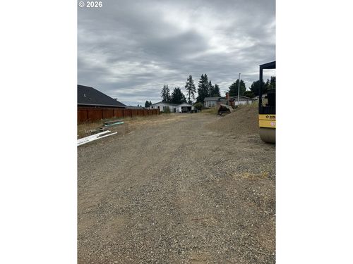 658 Boulder Loop, Creswell, OR, 97426-1400 | Card Image