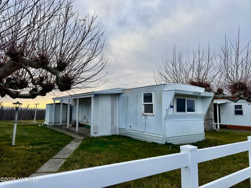 141 Carolinda Ln, Wapato, WA, 98951 | Card Image