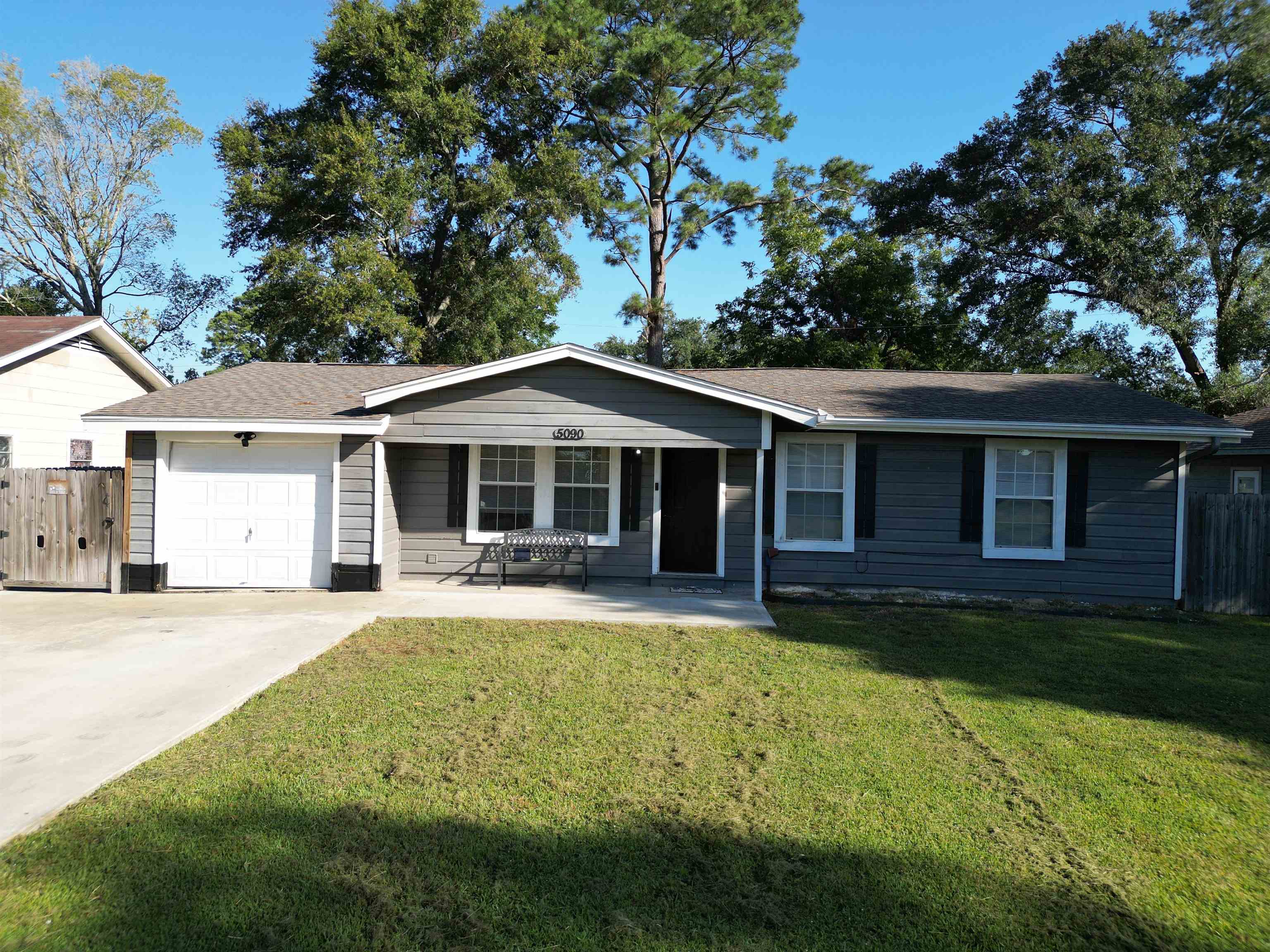 Raleigh Dr, Beaumont, TX 77706