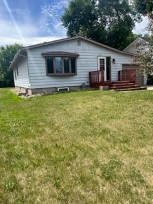 814 Lakeview Ave, Windom, MN, 56101-1732 | Card Image