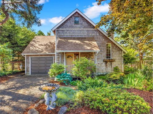 643 5th St, Gearhart, OR, 97138 | Card Image