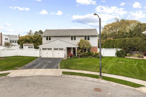 3 Fams Ct, Jericho, NY, 11753-1427 | Card Image