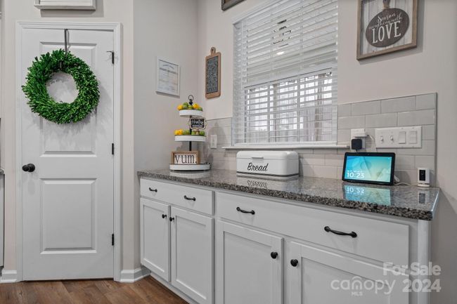 Loads of cabinets for all your cooking and baking needs! Some lower cabinets have pull out drawers. | Image 14