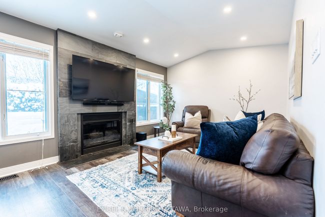 18 Avonhurst Ave, House other with 3 bedrooms, 3 bathrooms and 4 parking in Nepean ON | Image 10