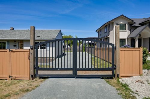 784 Snowdrop Ave, Saanich, BC, V8Z2N2 | Card Image