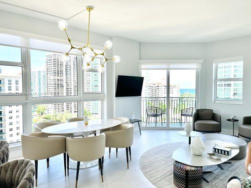 ph20-19900 E Country Club Dr, Aventura, FL, 33180-3327 | Card Image