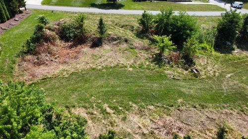 10 Windcrest Dr, Cecil, PA, 15321 | Card Image