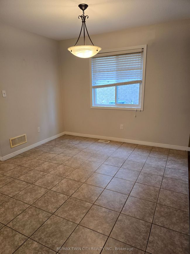 1316 Countrystone Dr, House other with 3 bedrooms, 3 bathrooms and 2 parking in Kitchener ON | Image 6
