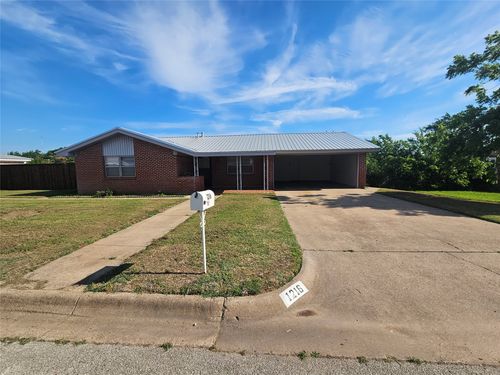 1216 W Bishop St, Weatherford, TX, 76086-3932 | Card Image