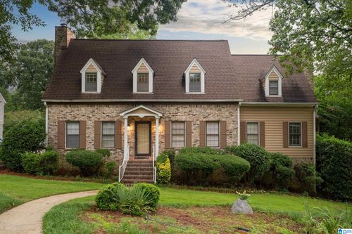 2562 Foothills Dr, HOOVER, AL, 35226-2311 | Card Image