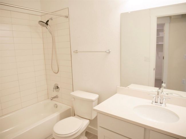 Shared bathroom | Image 22