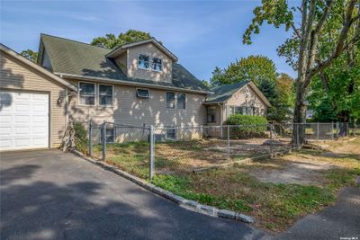 183 Beaver Drive, House other with 5 bedrooms, 2 bathrooms and null parking in Mastic Beach NY | Image 3