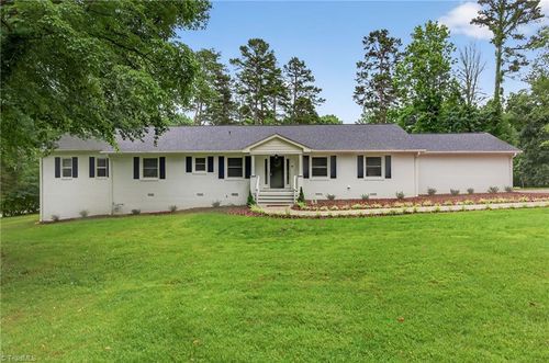 104 Shawnee Cir, Lexington, NC, 27295-8630 | Card Image