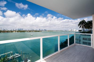 701 - 650 West Avenue, Condo with 2 bedrooms, 2 bathrooms and null parking in Miami Beach FL | Image 3