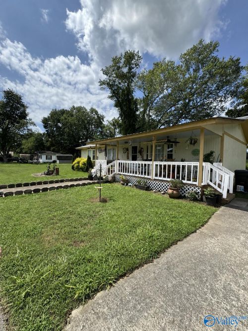 135 Pat Ashmore Ln, Scottsboro, AL, 35768-4910 | Card Image