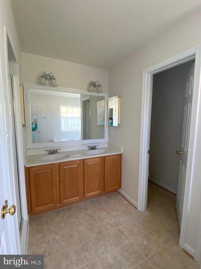 12022 Kemps Landing Cir, Townhouse with 4 bedrooms, 4 bathrooms and null parking in MANASSAS VA | Image 11