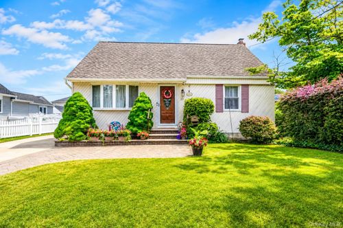 26 Rhode Ave, Merrick, NY, 11566-2323 | Card Image