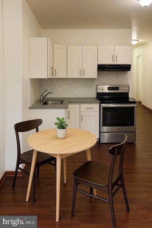 6041 Vine St, PHILADELPHIA, PA, 19139-1133 | Card Image